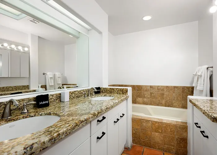 Exclusive Boulders Retreat Near Downtown Hiking Scenic Views. Villa
