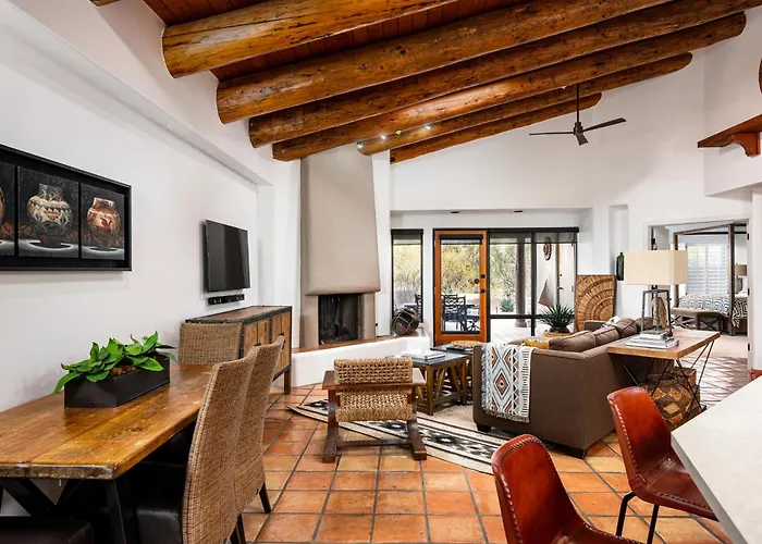 Exclusive Boulders Retreat Near Downtown Hiking Scenic Views.