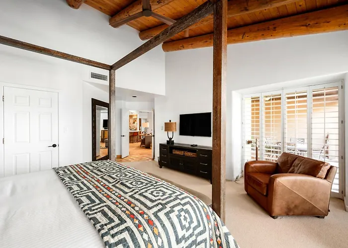 Exclusive Boulders Retreat Near Downtown Hiking Scenic Views. Villa