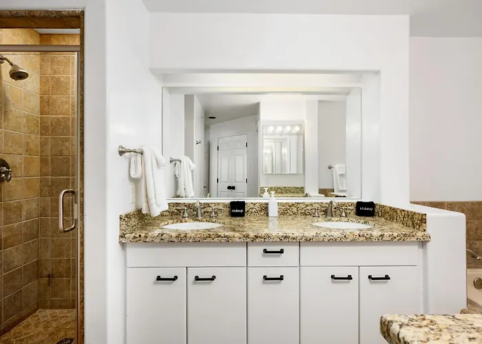 Exclusive Boulders Retreat Near Downtown Hiking Scenic Views.