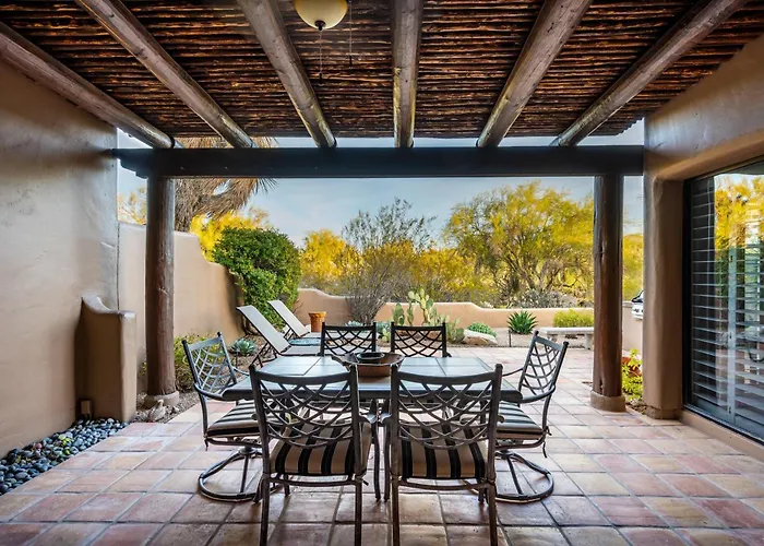 Exclusive Boulders Retreat Near Downtown Hiking Scenic Views.